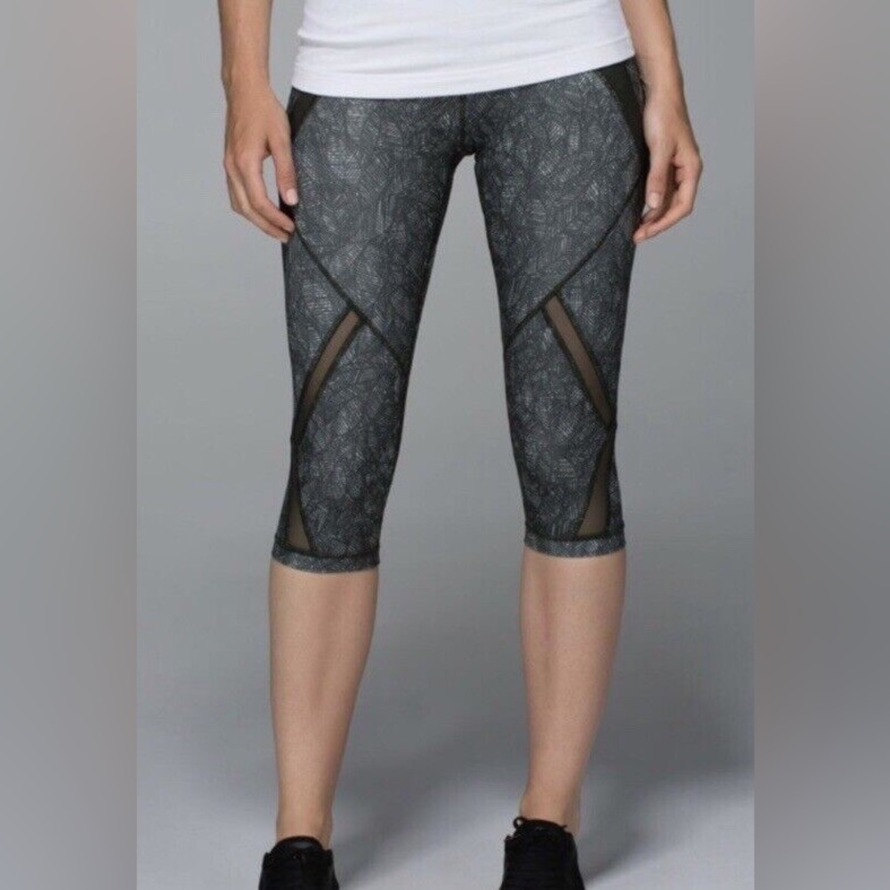 Lululemon Athletica Breezy Cropped Green Patterned Capris